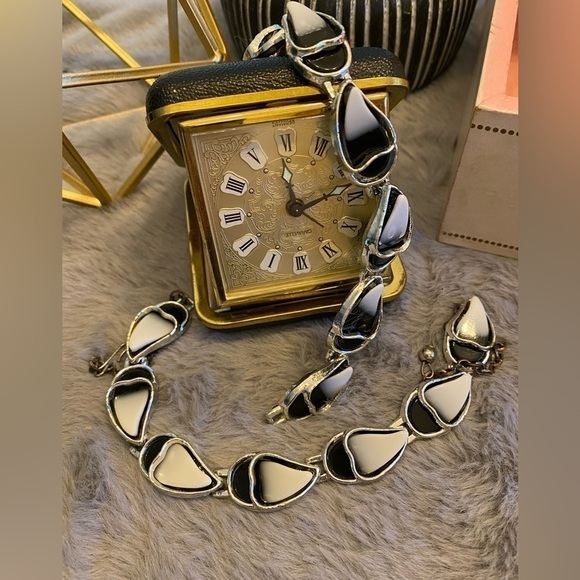 𝅺vintage black, white and silver lucite choker and bracelet - Picture 1 of 6